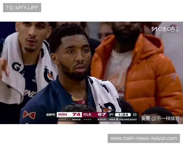 米切尔反击三步上篮命中，骑士拉开差距