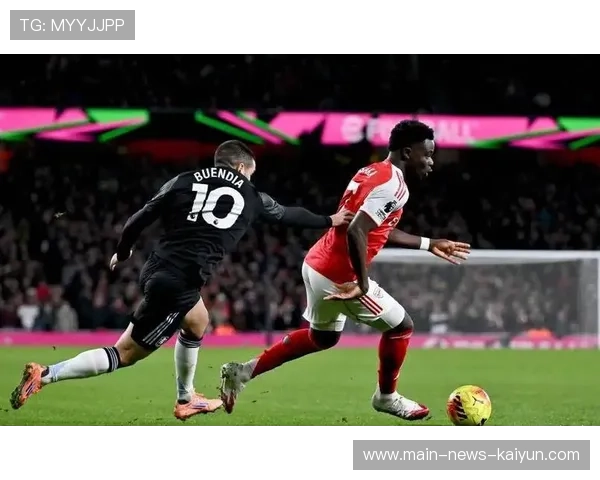 利物浦边路反复冲击形成优势,迪亚斯动作衔接紧凑